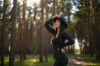 Картинка сексуальная+девушка девушки -+брюнетки +шатенки девушка женщина брюнетка темноволосая сексуальная модель звезда позирует разная обувь верхняя стильная одежда нижнее эротическое бельё трусы лифчик колготки чулки аксессуары макияж и множество элементов на фотографии