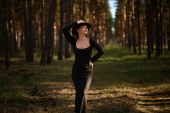 Картинка сексуальная+девушка девушки -+брюнетки +шатенки девушка женщина брюнетка темноволосая сексуальная модель звезда позирует разная обувь верхняя стильная одежда нижнее эротическое бельё трусы лифчик колготки чулки аксессуары макияж и множество элементов на фотографии