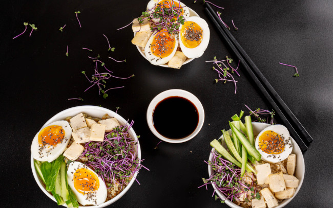 Обои картинки фото еда, яичные блюда, проростки, тофу, яйца, вареные