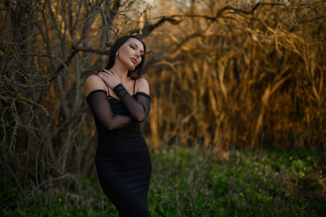 Обои картинки фото сексуальная девушка, девушки, - брюнетки,  шатенки, девушка, женщина, брюнетка, темноволосая, сексуальная, модель, звезда, позирует, разная, обувь, верхняя, стильная, одежда, нижнее, эротическое, бельё, трусы, лифчик, колготки, чулки, аксессуары, макияж, и, множество, элементов, на, фотографии