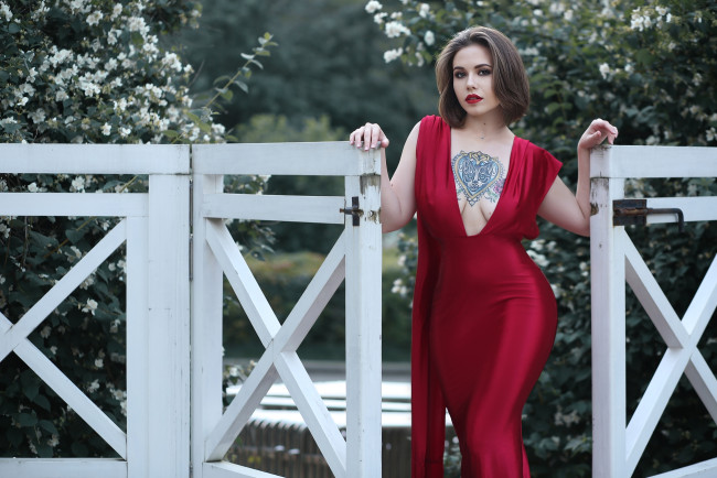 Обои картинки фото сексуальная девушка, девушки, - брюнетки,  шатенки, девушка, женщина, шатенка, темноволосая, сексуальная, модель, звезда, позирует, разная, обувь, верхняя, стильная, одежда, нижнее, эротическое, бельё, трусы, лифчик, колготки, чулки, аксессуары, макияж, и, множество, элементов, на, фотографии