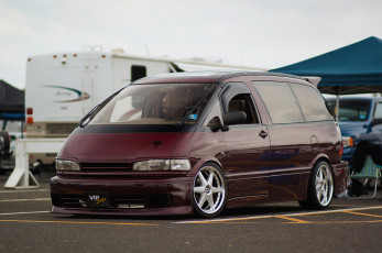 Картинка автомобили выставки уличные фото previa