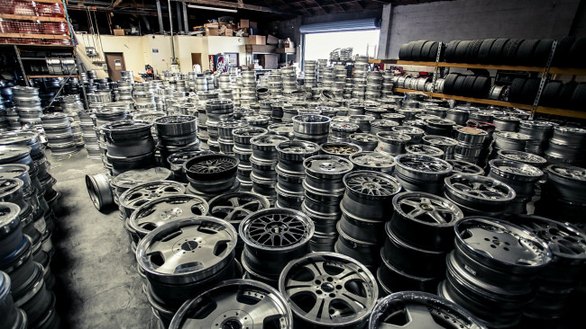 Обои картинки фото автомобили, диски, гараж