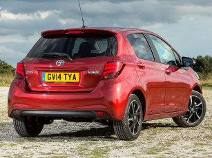 Картинка автомобили toyota красный yaris 5-door uk-spec 2014г