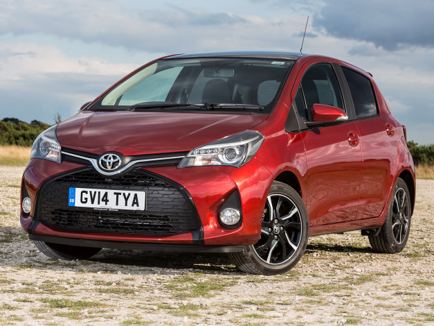 Обои картинки фото автомобили, toyota, 2014г, красный, uk-spec, 5-door, yaris
