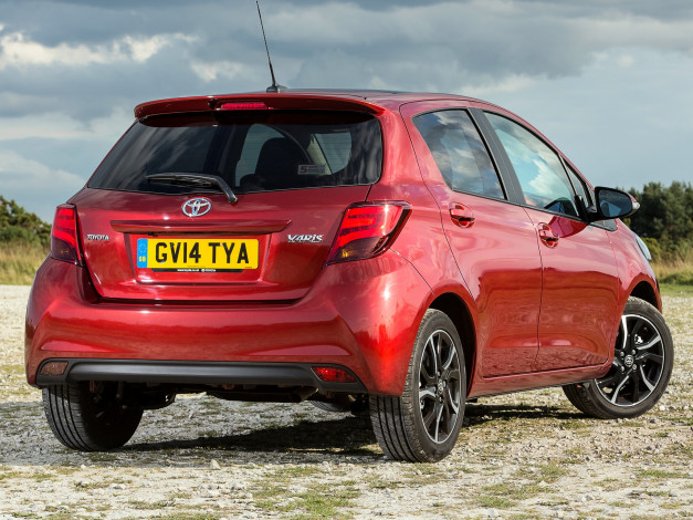 Обои картинки фото автомобили, toyota, красный, yaris, 5-door, uk-spec, 2014г