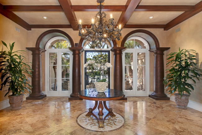 Обои картинки фото интерьер, - другое, прихожая, столик, цветы, люстра, стильно