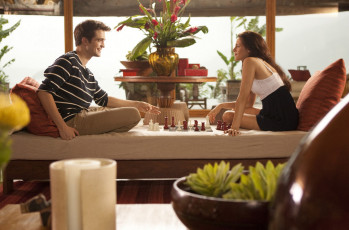 Картинка кино+фильмы the+twilight+saga +breaking+dawn+part+2 сумерки цветы игра шахматы вампир