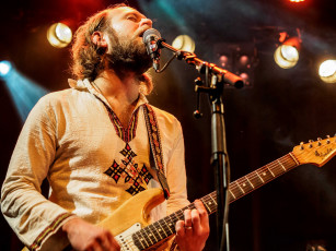 Картинка музыка -+другое гитара певец мужчина рампа микрофон