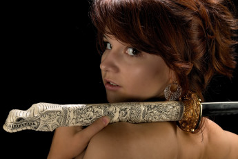 Картинка девушки -unsort+ девушки+с+оружием лицо взгляд