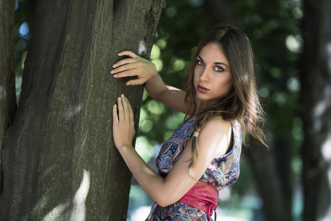 Обои картинки фото девушки, -unsort , брюнетки, темноволосые, взгляд, лицо