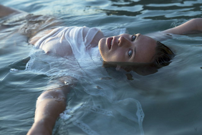 Обои картинки фото девушки, -unsort , брюнетки, темноволосые, лицо, взгляд