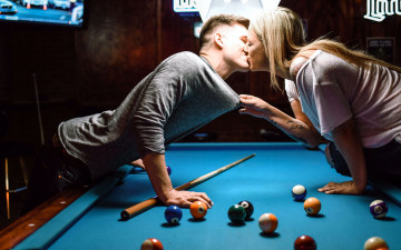 Картинка разное мужчина+женщина поцелуй