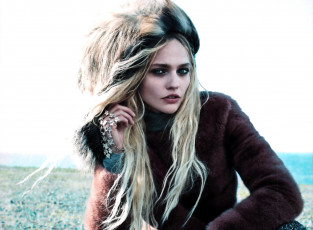 Картинка девушки саша+пивоварова модель блондинка мех