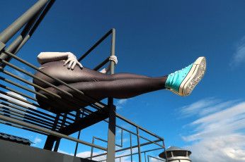 Картинка девушки алиса+арефьева образ костюм крыша