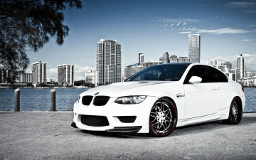 Картинка bmw+m3 автомобили bmw белый ветки город дома река набережная