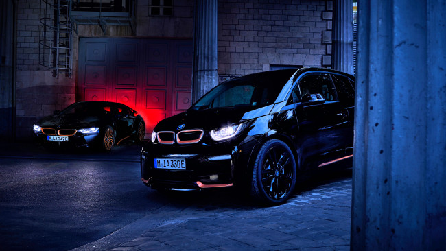 Обои картинки фото bmw i8, автомобили, bmw, черные, дворец, колонны, ворота