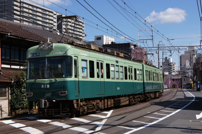 Обои картинки фото техника, трамваи, улица, дома, регьсы