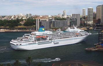 Картинка корабли лайнеры город вода здания панорама круиз