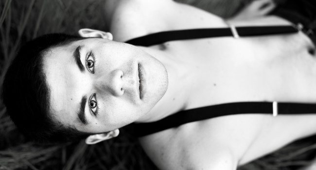 Обои картинки фото мужчины, - unsort, глаза, черно-белое, взгляд, парень