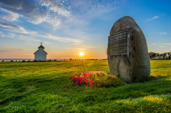 Картинка города -+пейзажи луг рассвет церковь камень надпись