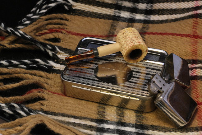 Обои картинки фото still life, разное, курительные принадлежности,  спички, трубка, зажигалка