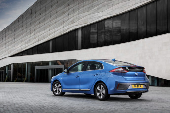 Картинка автомобили hyundai 2016г ioniq electric uk-spec