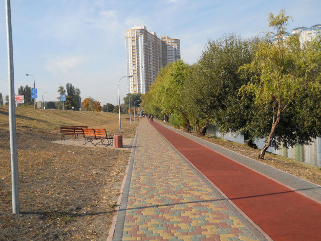 Обои картинки фото аллея у озера тельбин, города, - улицы,  площади,  набережные, киев, осень, аллея, тельбин