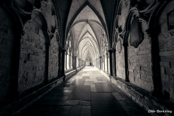 Картинка интерьер убранство +роспись+храма коридор