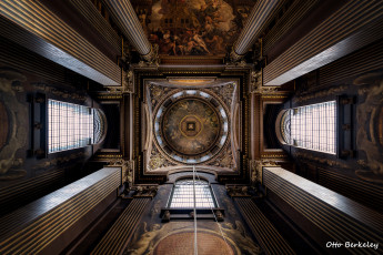 Картинка интерьер убранство +роспись+храма потолок