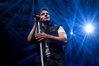 Картинка luis+fonsi музыка -+другое luis fonsi микрофон певец мужчина