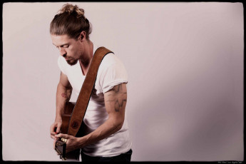 Картинка музыка -+другое гитара мужчина