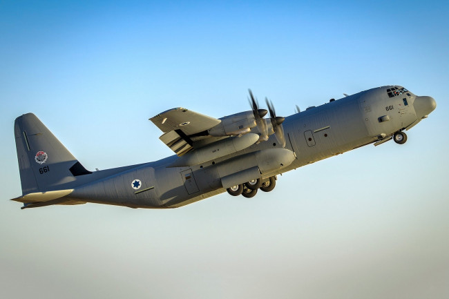 Обои картинки фото авиация, военно-транспортные самолёты, ввс
