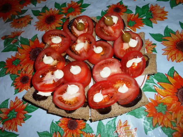 Обои картинки фото еда, бутерброды,  гамбургеры,  канапе, хлеб, томаты, помидоры