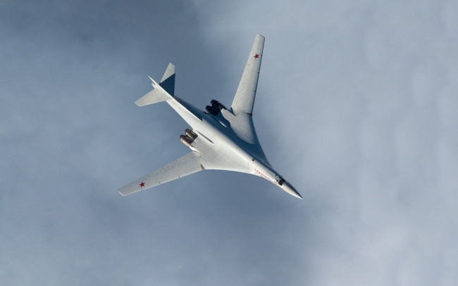 Обои картинки фото авиация, боевые самолёты, ту, 160, лебедь, туполев, самолет, полет, ссср, россия, вид, сверху, ввс, бомбардировщик