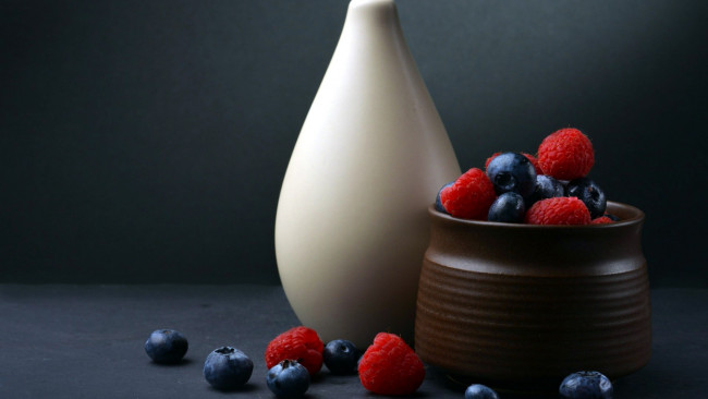 Обои картинки фото еда, фрукты,  ягоды, черника, малина, ягоды