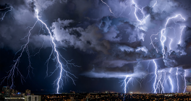 Обои картинки фото природа, молния,  гроза, раскаты, гром, непогода, гроза, дождь, ливень, облака, тучи, чёрные, проливной, вспышки, свет, стихия, ночь