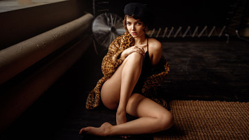 Картинка девушки виктория+соколова виктория соколова женщины модель брюнетка береты смотрит на зрителя сидит в помещении георгий чернядьев цыпочках стратегическое покрытие