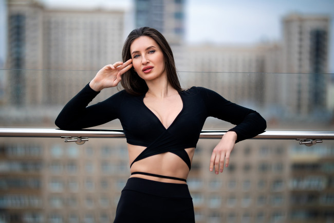 Обои картинки фото девушка - girl, девушки, - брюнетки,  шатенки, девушка, женщина, шатенка, темноволосая, сексуальная, модель, звезда, позирует, разная, обувь, верхняя, стильная, одежда, нижнее, эротическое, бельё, трусы, лифчик, колготки, чулки, аксессуары, макияж, и, множество, элементов, на, фотографии