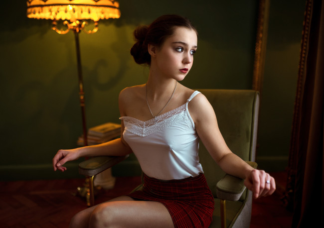 Обои картинки фото девушка - girl, девушки, - брюнетки,  шатенки, девушка, женщина, брюнетка, темноволосая, сексуальная, модель, звезда, позирует, разная, обувь, верхняя, стильная, одежда, нижнее, эротическое, бельё, трусы, лифчик, колготки, чулки, аксессуары, макияж, и, множество, элементов, на, фотографии