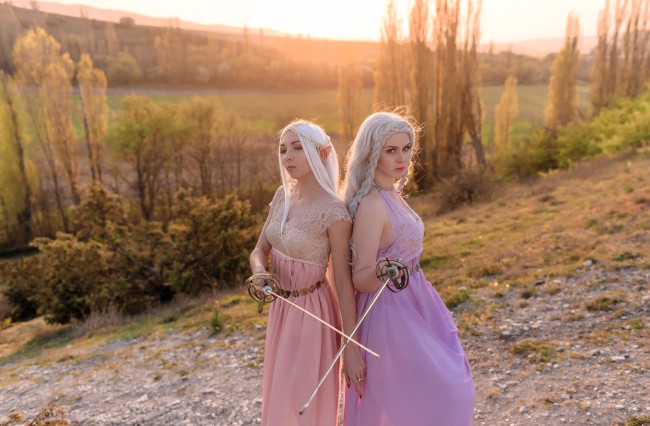 Обои картинки фото девушки, ольга кожевникова , lady bell, образы, костюм, наряды, костюмы, ушки, оружие, подруги, лес, осень