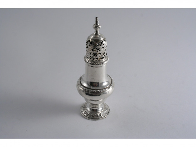 Обои картинки фото разное, посуда, столовые, приборы, кухонная, утварь, подсвечник, серебро