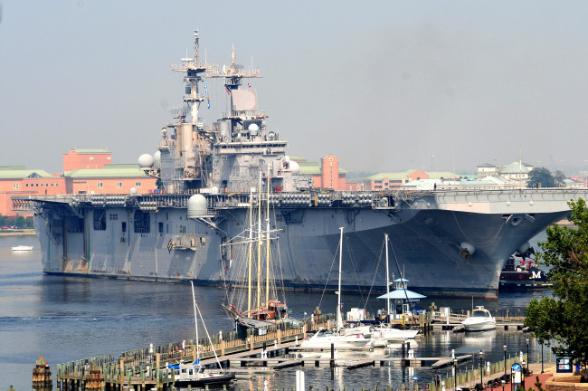 Обои картинки фото корабли, крейсеры, линкоры, эсминцы, порт, военный, огромный