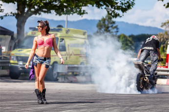 Картинка -Unsort+Брюнетки+Шатенки девушки unsort брюнетки шатенки очки сапоги девушка шорты техника улица