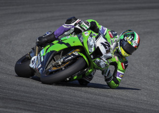 Картинка спорт мотоспорт трасса экипировка байк гонщик