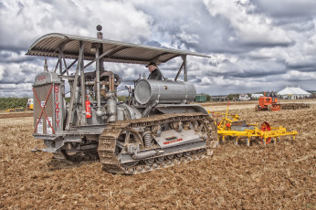 Картинка техника тракторы+на+гусенецах трактор