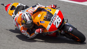 Картинка спорт мотоспорт экипировка трасса байк гонщик