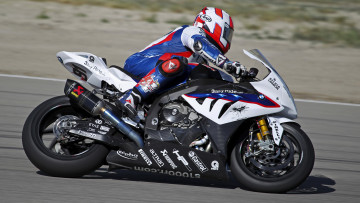 Картинка спорт мотоспорт гонщик байк трасса экипировка