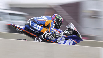 Картинка спорт мотоспорт трасса экипировка байк гонщик