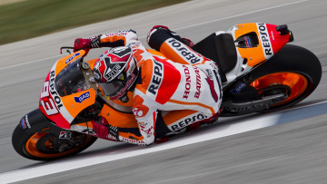 Картинка спорт мотоспорт трасса экипировка гонщик байк